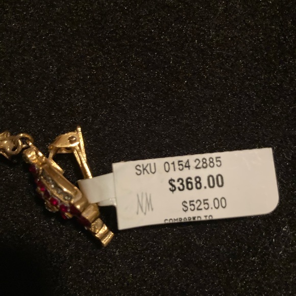 Gold tone and ruby (faux) stone clip on earrings - Picture 4 of 5